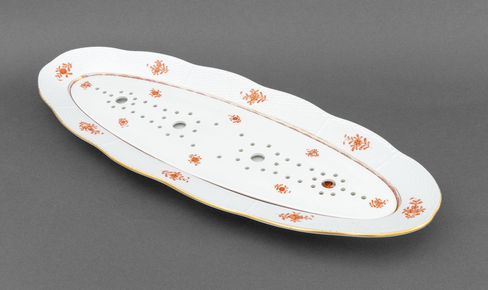 Herend Porcelain "Chinese Bouquet" Fish Platter: Herend Porcelain "Rust Chinese Bouquet" Pattern Fish Platter, with removable strainer insert, each marked to underside. 1.75" H x 24.25" W x 9.5" D. Provenance: From a Connecticut Estate. Keywords: Hu