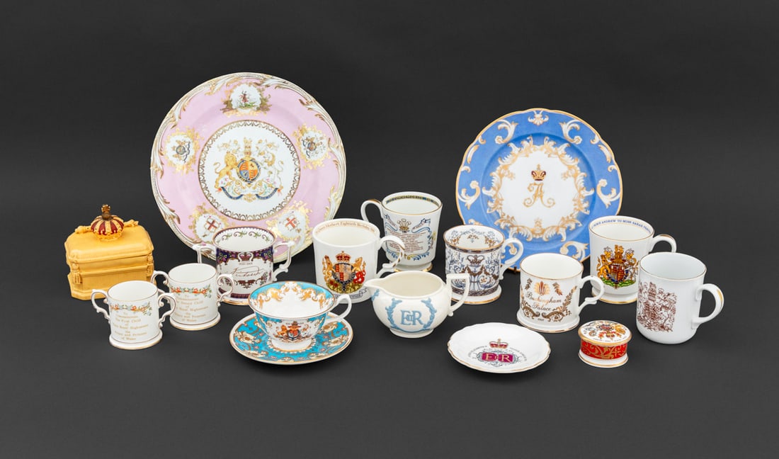 English Royal Collection Tableware, 17 Pcs. (1 of 20)