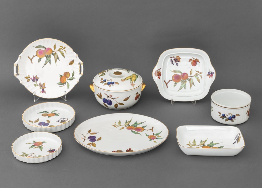 Royal Worcester Evesham Porcelain Tableware, 8 Pcs (1 of 17)