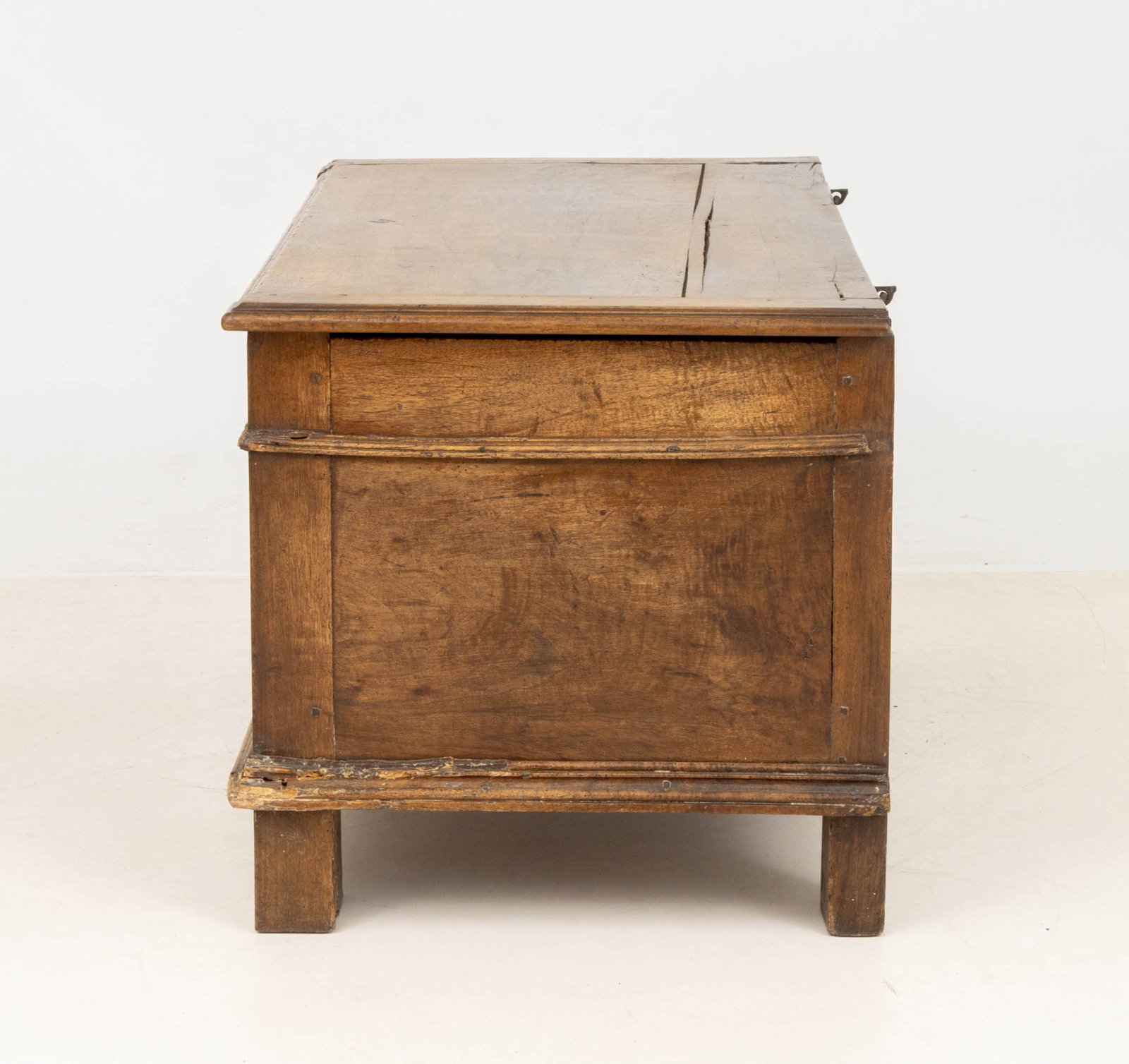 Continental Walnut Coffer, 18th C. - 8