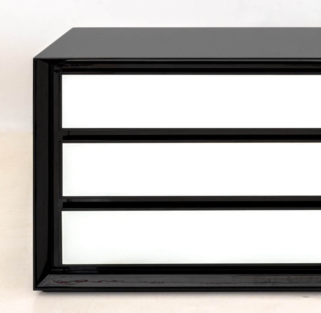 Modern Black and White Lacquered Dresser - 3