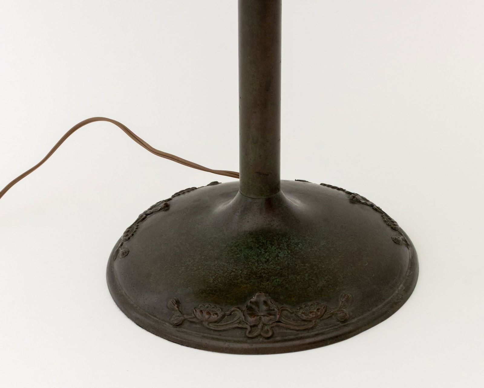 Tiffany Style Slag Glass Table Lamp - 3