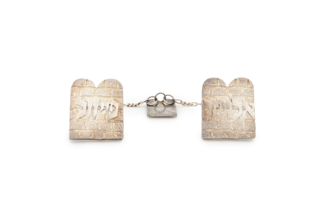 Sterling Silver Tallit Prayer Shawl Clips: Sterling Silver Tallit Prayer Shawl Clips, featuring brightly polished and textured tablets, with Hebrew names: Eliezer Kof Shmuel, joined with diamond cut flat figaro link chain and clips, marked: