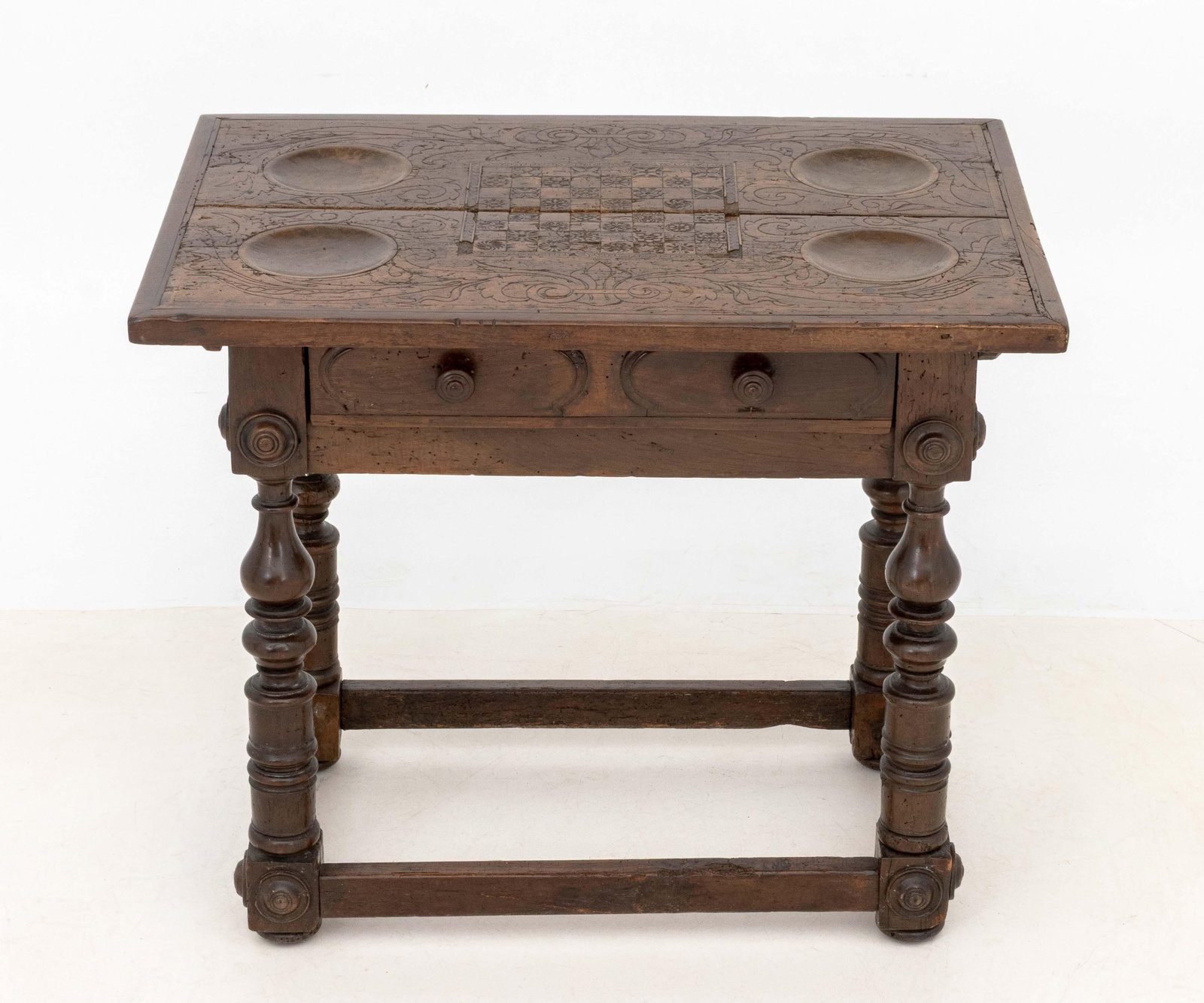 Louis XIII Walnut Games Table, 17th C. - 3
