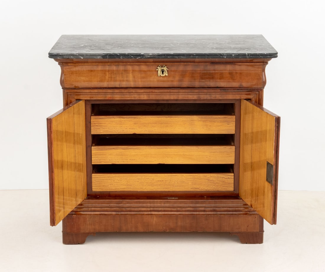 French Empire Mahogany Commode a Vantaux - 4