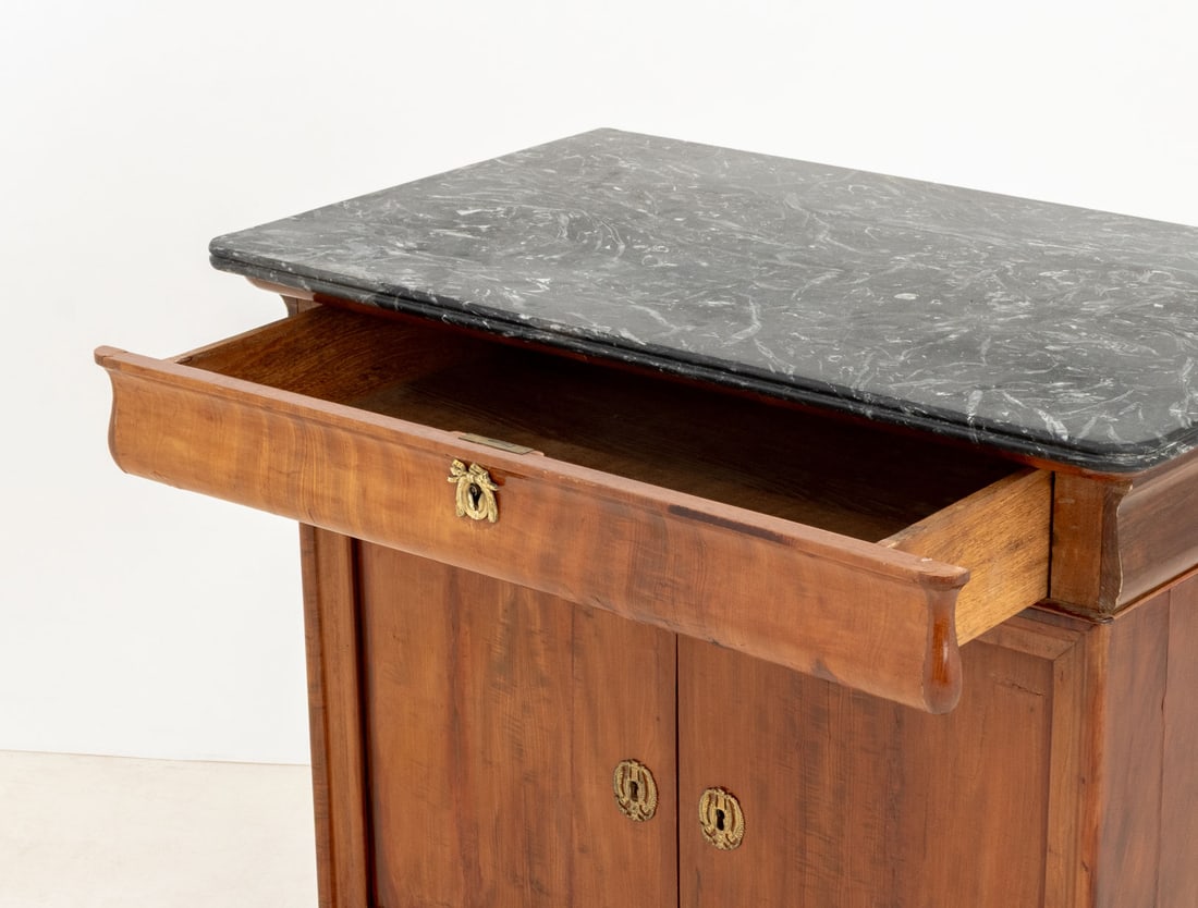 French Empire Mahogany Commode a Vantaux - 7