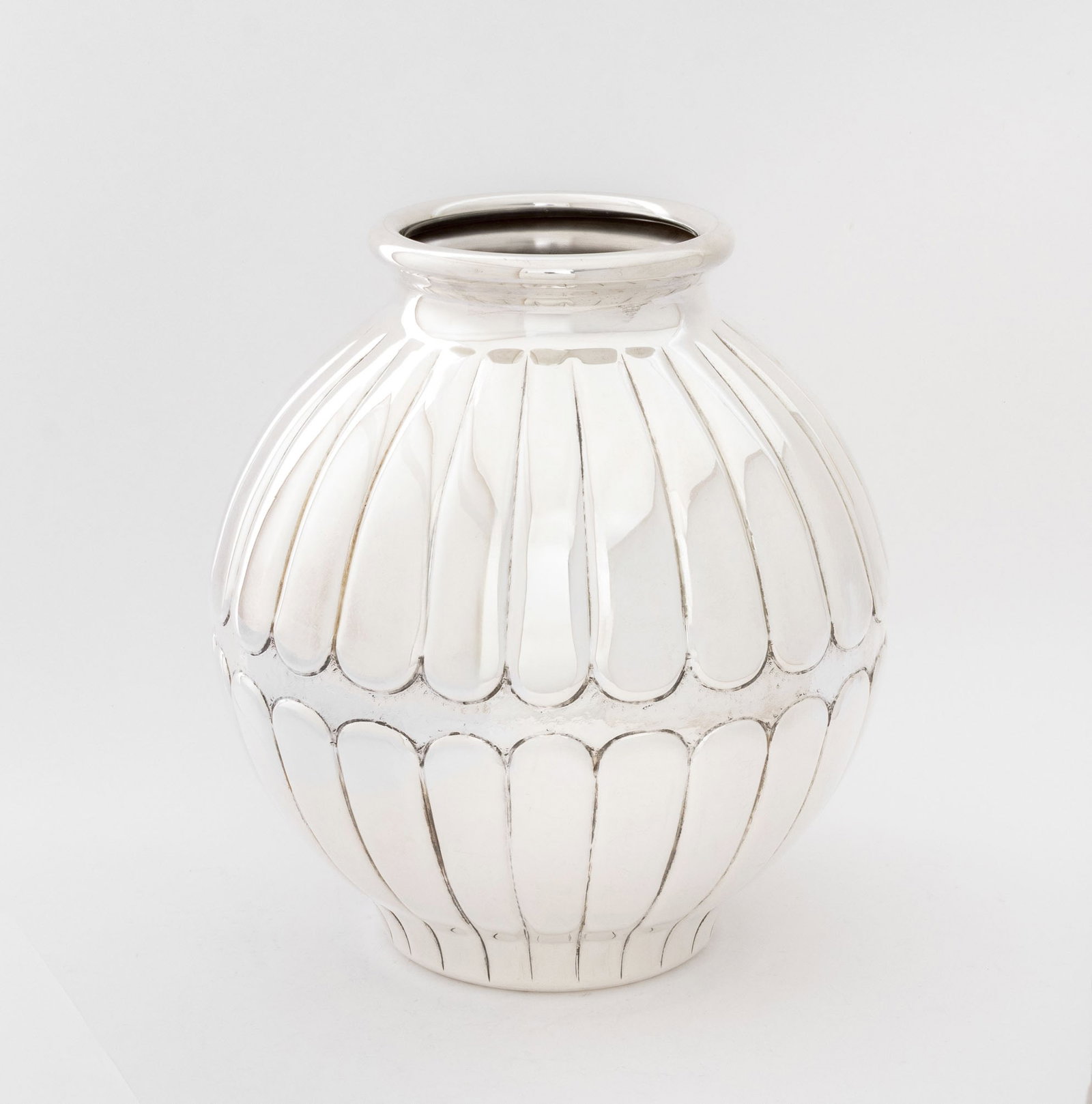 Italian Handmade Silver Globular Vase - 4