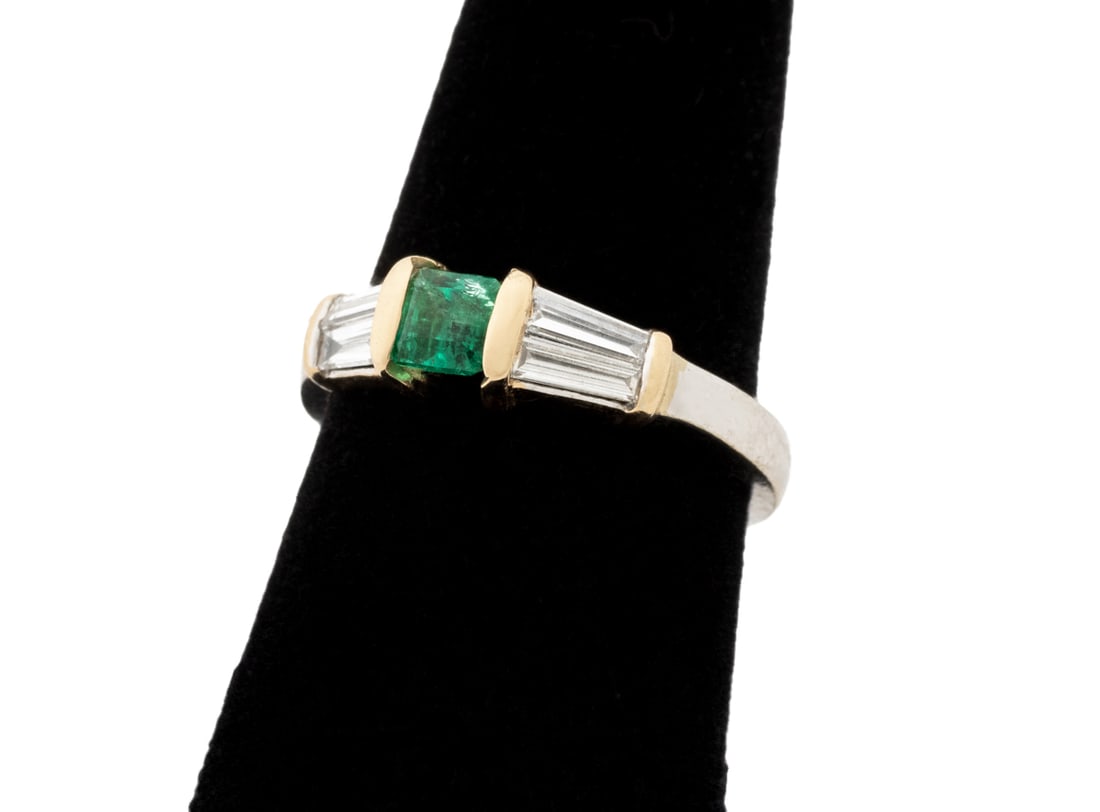 Emerald and Diamond Yellow Gold Ring - 3