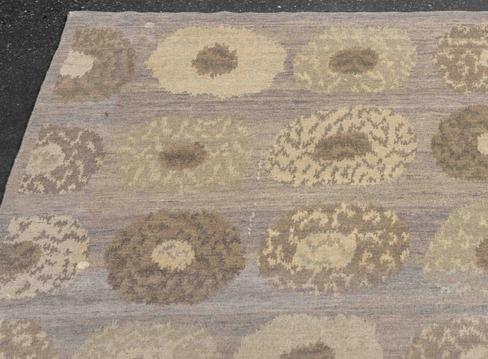 Concentric Circle Pattern Carpet, 11' 6" x 9' 1" - 5