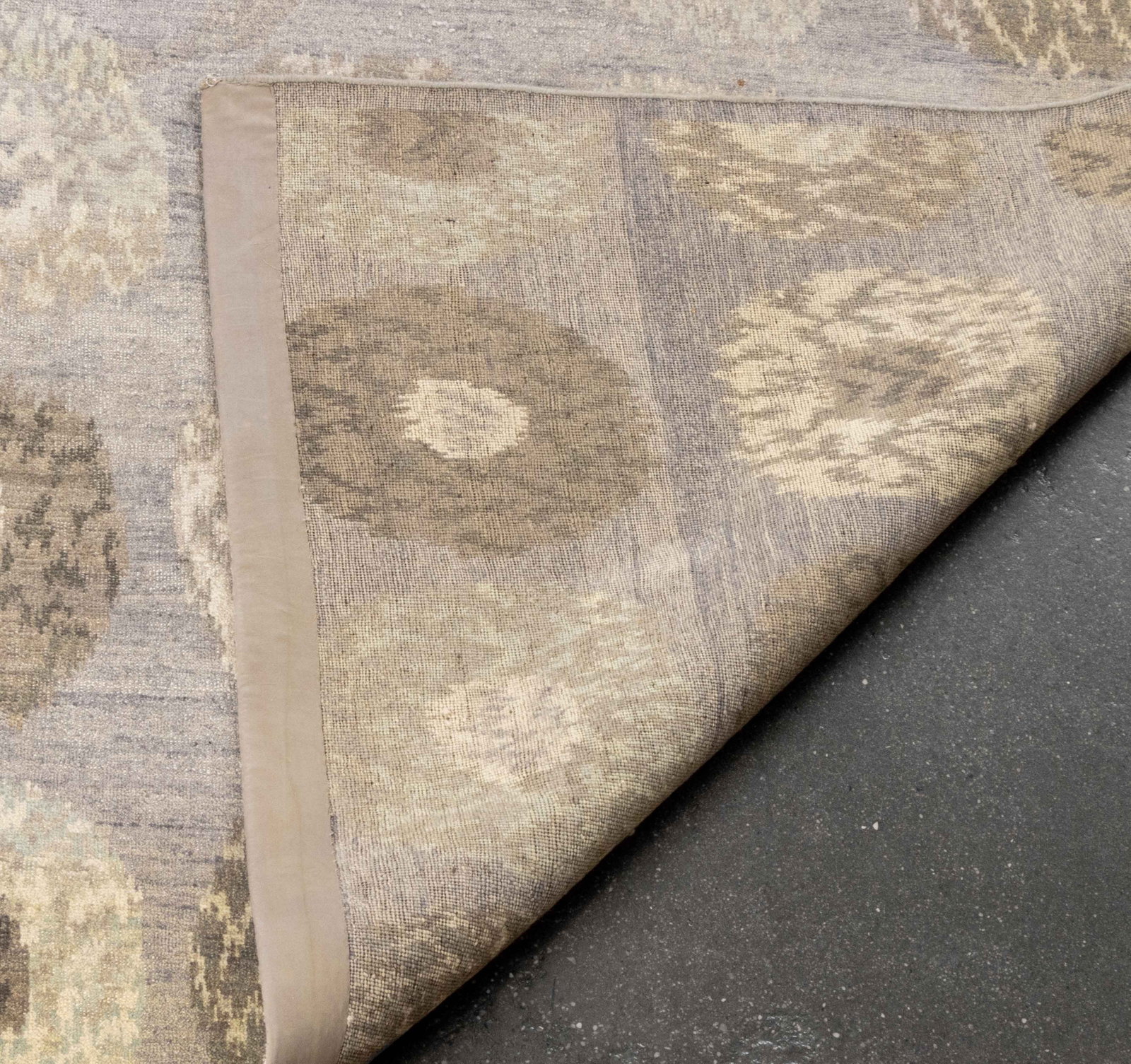 Concentric Circle Pattern Carpet, 11' 6" x 9' 1" - 9