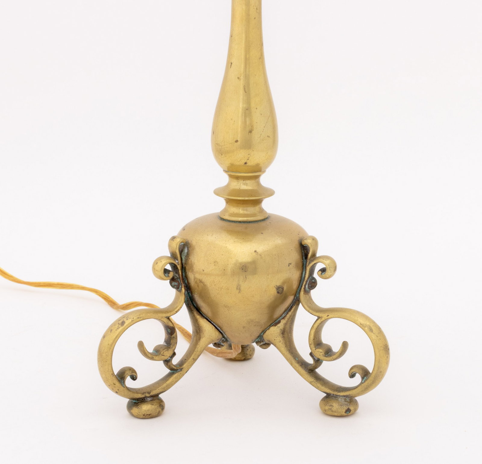 Brass Scrollwork Tripod Table Lamp, 19th C. - 5
