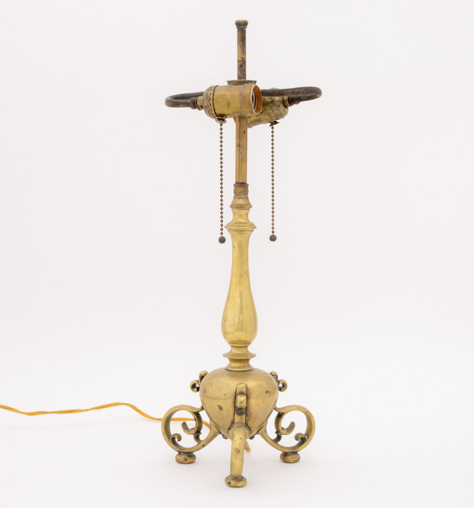 Brass Scrollwork Tripod Table Lamp, 19th C. - 6
