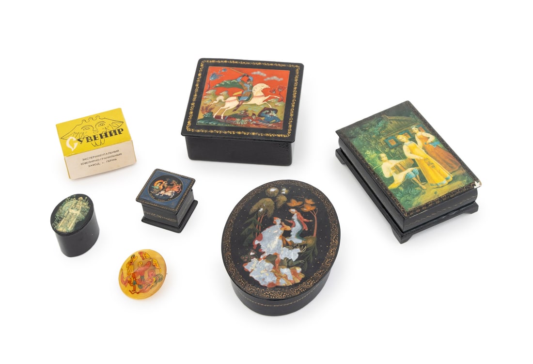 Russian Black Lacquered Boxes and Brooch, 6 (1 of 18)