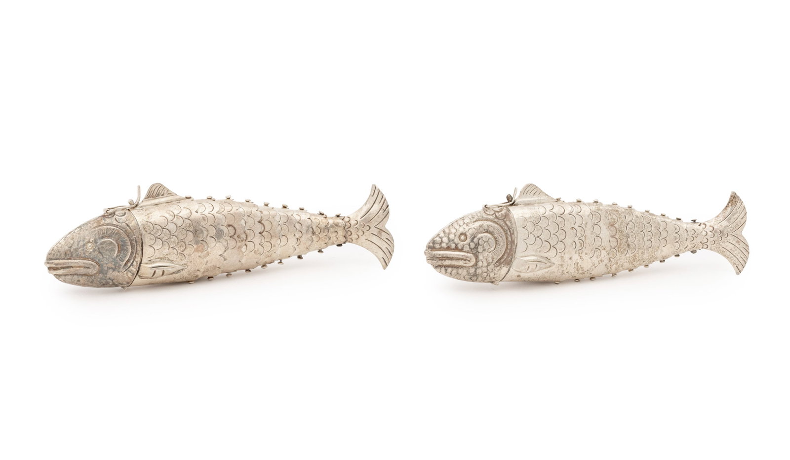 William Spratling Sterling Silver Fish Boxes, Pair: Pair of William Spratling Mexican Sterling Silver Fish Boxes, circa 1950, with articulated fins and marked. Weight: 5.42 ozt.; 6.5" L x 1.75" W. Provenance: From a New Mexico Collection. Keywords: Vin