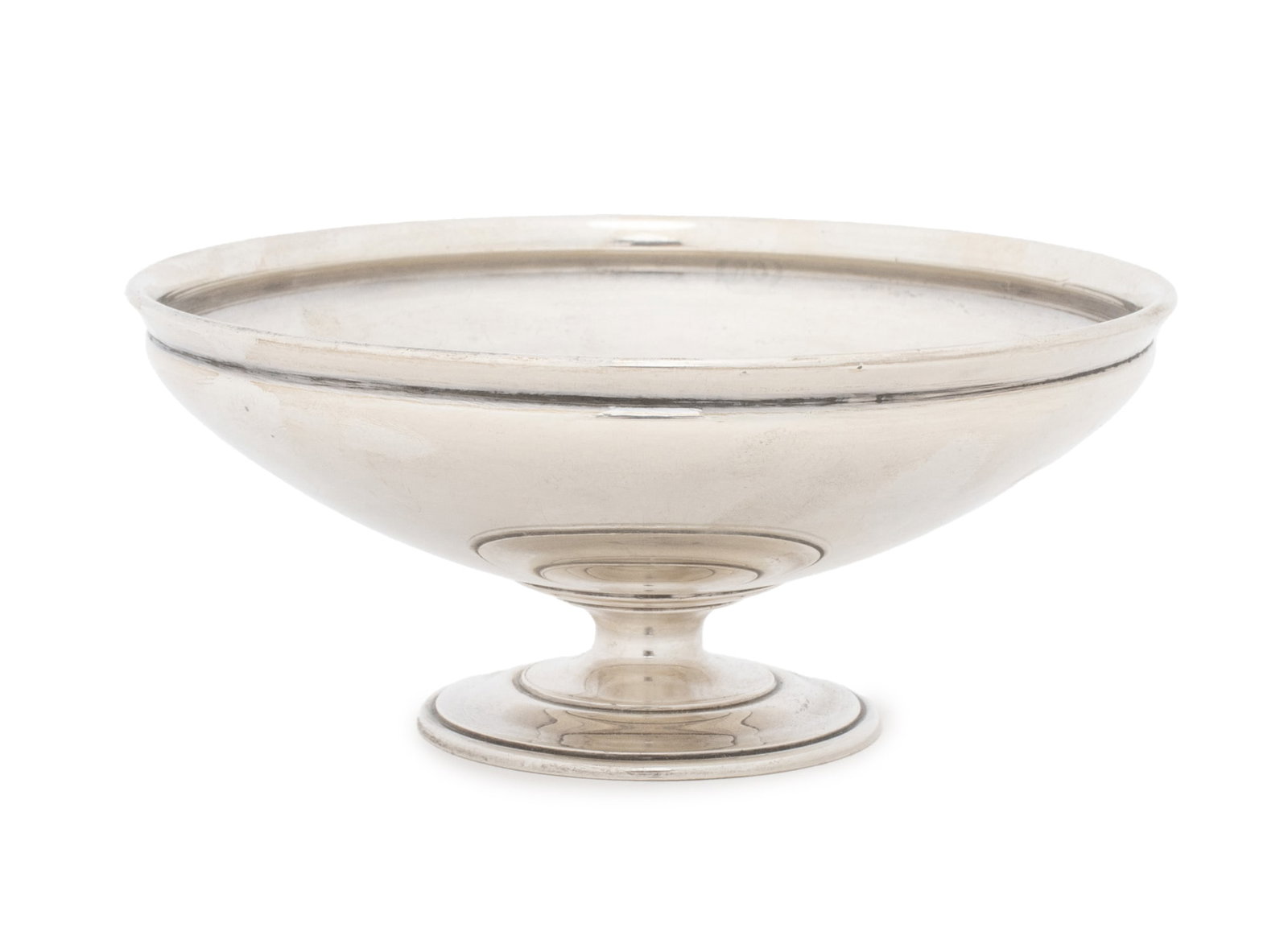 Tiffany & Co. Makers Sterling Silver Footed Bowl: Tiffany and Company Makers Sterling Silver Footed Bowl, 1907-1947, marked "Tiffany & Co. 19531 Makers 4653 Sterling Silver 925-1000 m" to underside. Weight: 7.68 ozt.; 2.5" H x 5.5" Diameter.
