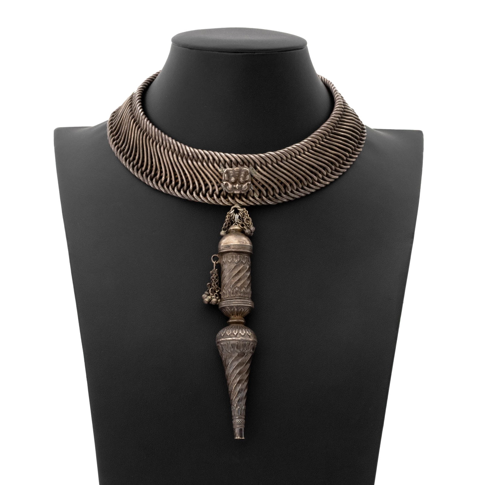 Irena Corwin Silver Foo Lion Motif Necklace: Irena Corwin Silver Foo Lion Motif Choker Necklace, with a silver hookah mouthpiece drop pendant. Weight: 9.72 ozt.; 12" L x 9" W. Provenance: From the Estate of Jewelry Designer Irena Corwin. Keyword