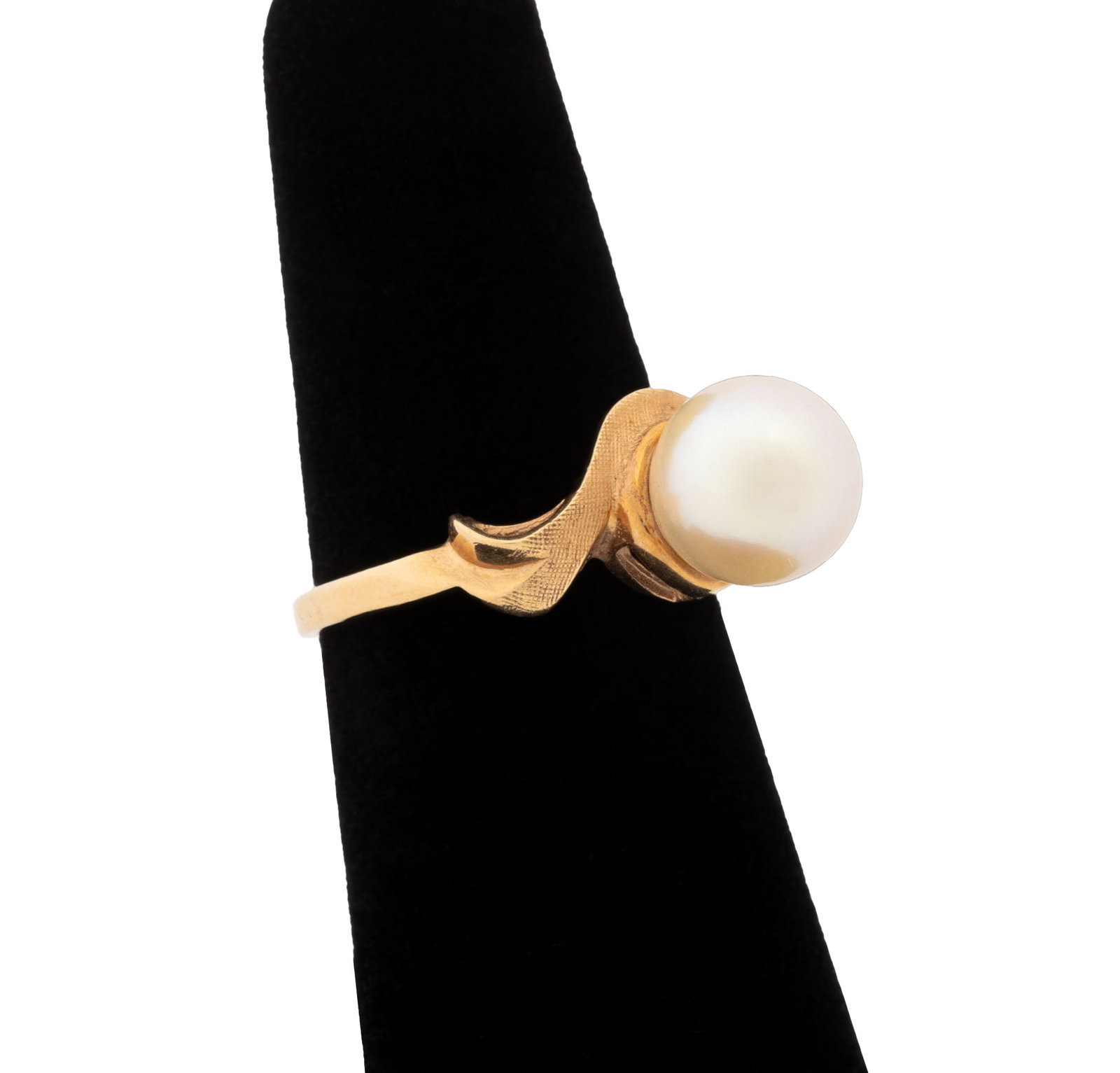 Yellow Gold and Cultured Pearl Solitaire Ring: 14K Yellow Gold and Cultured Pearl Solitaire Ring, featuring one prong set round cultured pearl approx. 8.5 - 9.0 mm, metal surfaces brightly polished and Florentine finished, marked: "14K" with parti