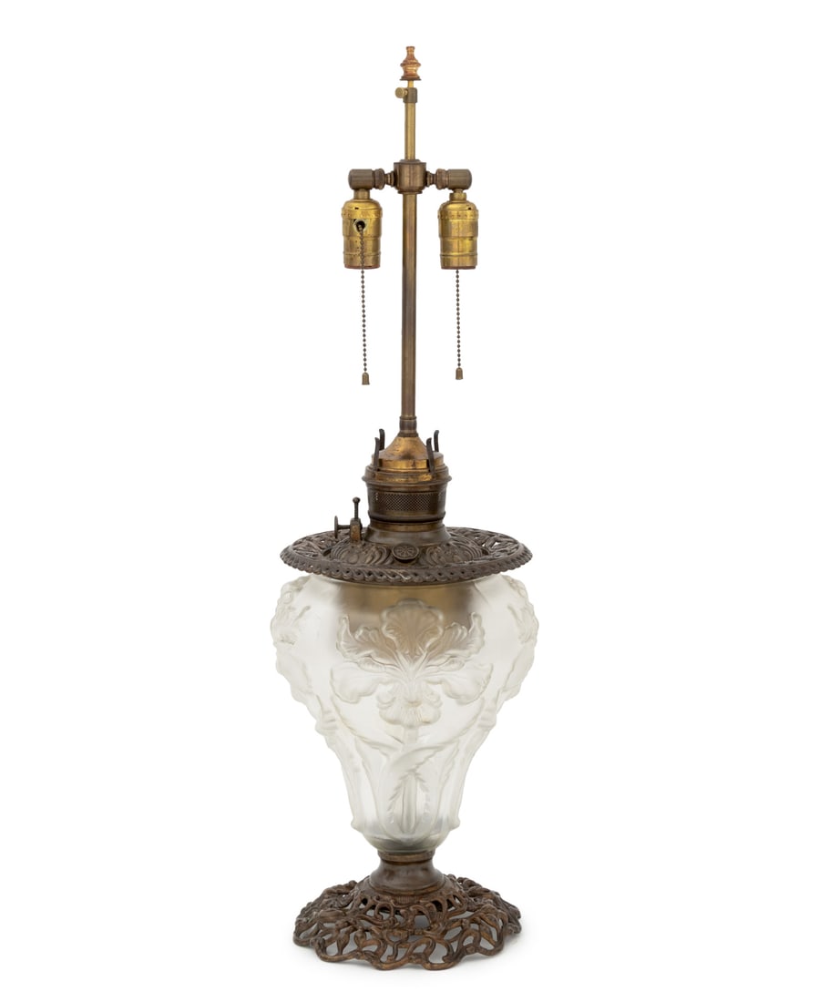 Pittsburgh "Regal Iris" Electrified Parlor Lamp (1 of 9)