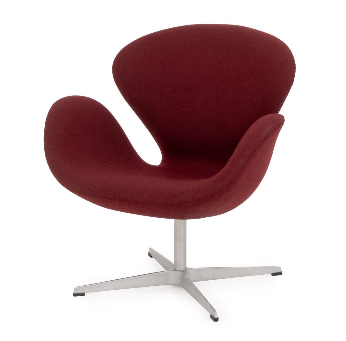 Arne Jacobsen for Fritz Hansen "Swan" Chair (1 of 10)