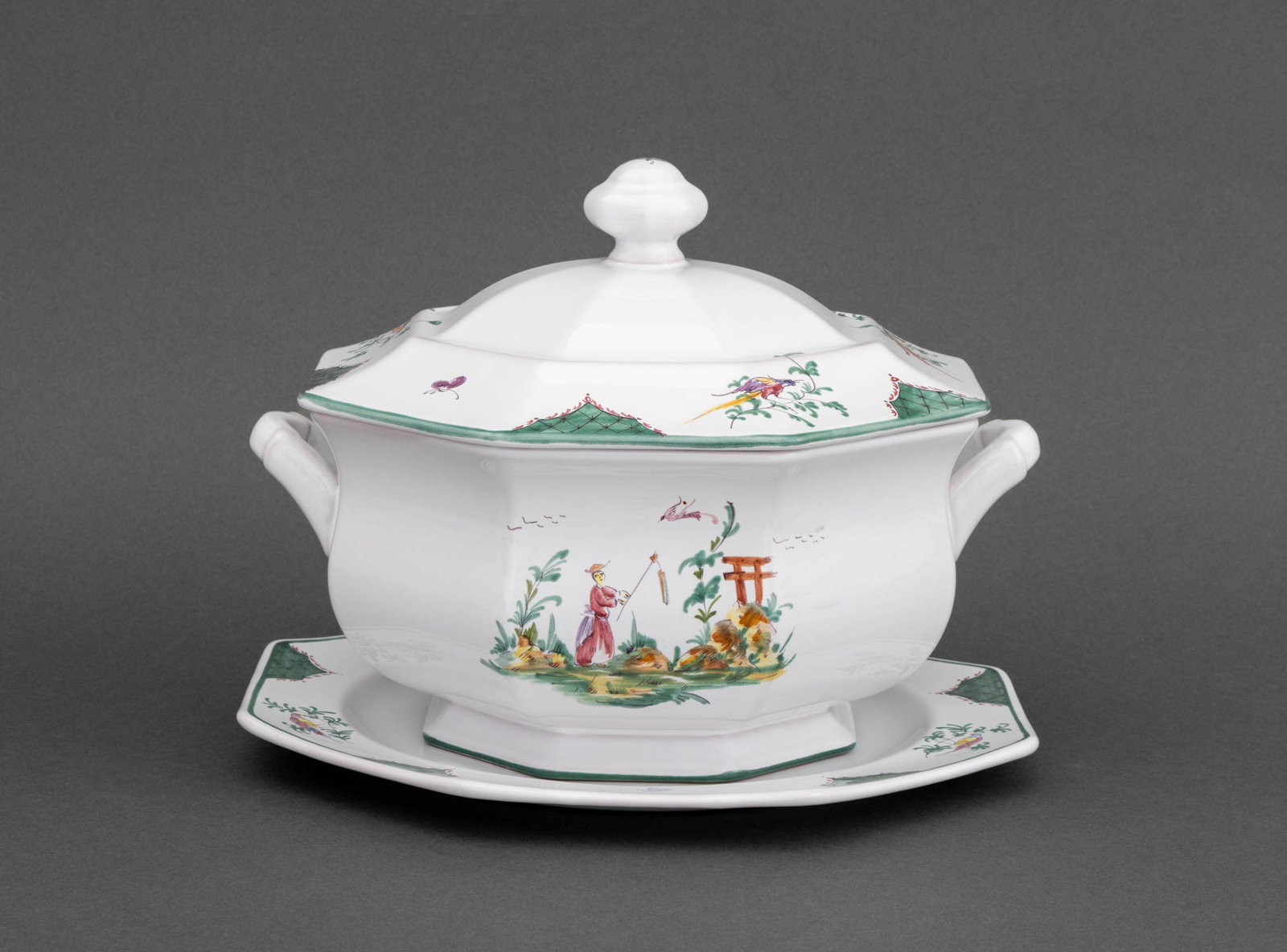 Segries Moustiers Porcelain Tureen & Underplate (1 of 14)