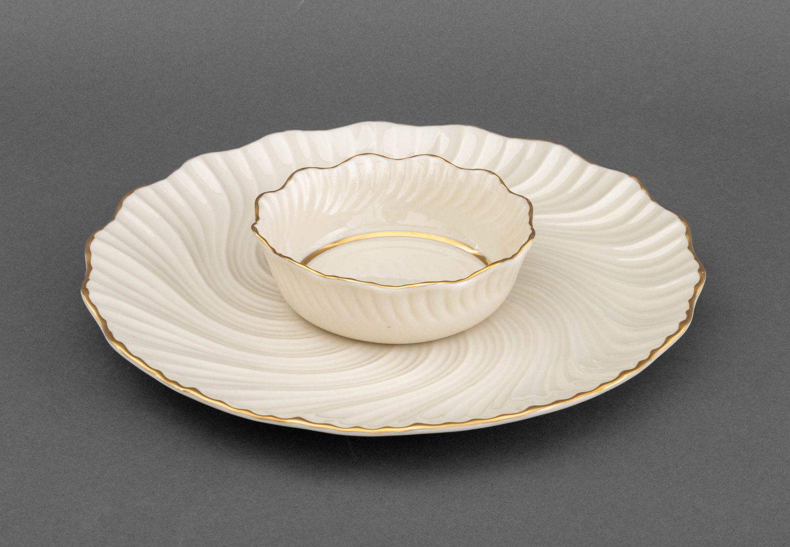 Lenox Fluted and Gilt Ceramic Serving Platter: Lenox Fluted and Gilt Ceramic Chip and Dip Serving Platter, with scalloped and gilt edge, marked "Lenox / Made in U.S.A." to underside. 2.5" H x 12" Diameter. Provenance: From the Fifth Avenue Estate 