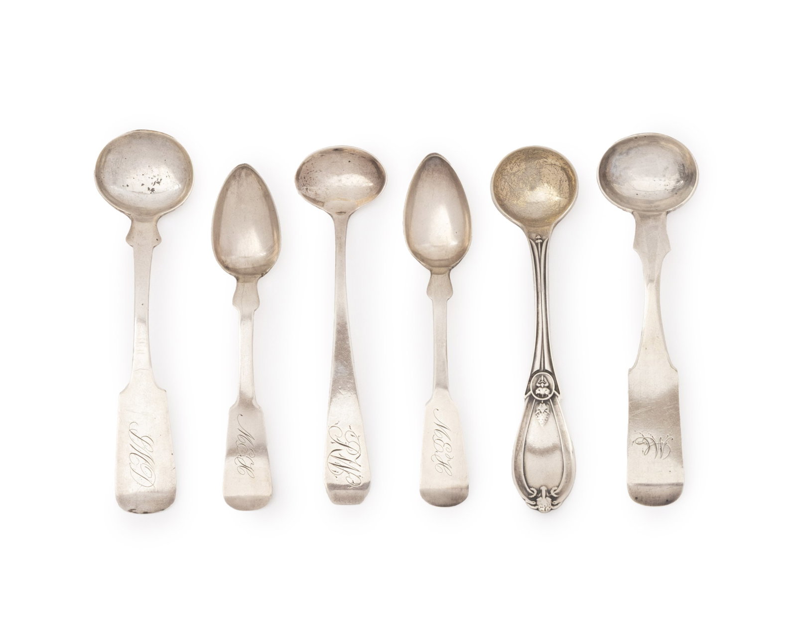 American Silver Salt Spoons, 6: Group of Six American Silver Salt Spoons, including: Whiting Manufacturing Co., each marked to handle. Weight: 1.30 ozt.; largest: 4" L. Provenance: From a New York City Collection. Keywords: Antique