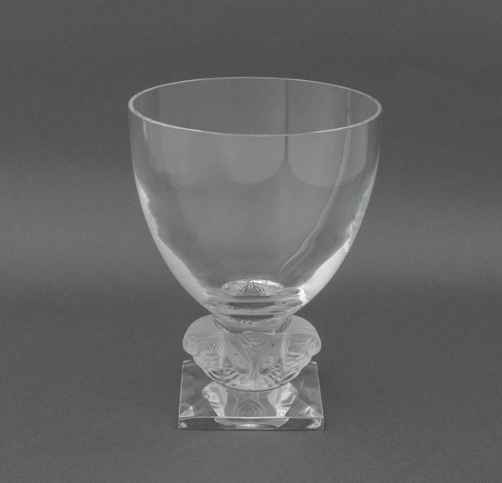 Lalique Crystal "Grand Ducs" Centerpiece Bowl (1 of 8)