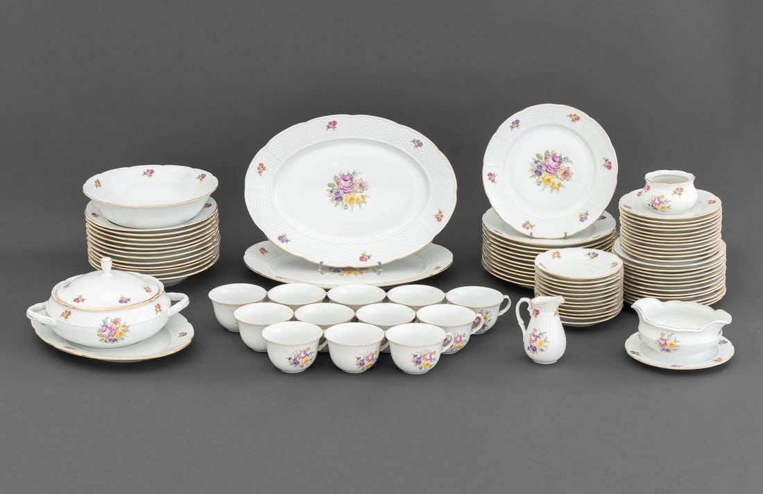 Thun Bohemia Porcelain Dinner Service for 12 (1 of 19)