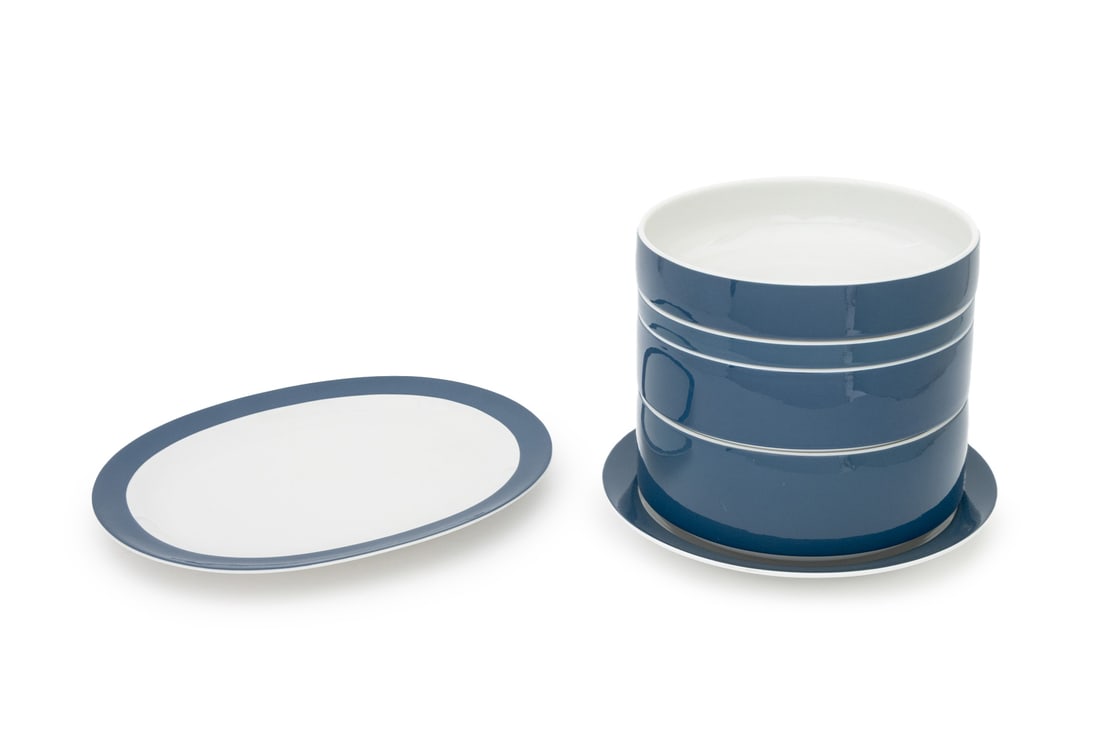 Richard Ginori Porcelain Tableware, 6 Pcs.: Richard Ginori "Ginori 1735" Porcelain Tableware Pieces, in blue, comprising: (4) four stacking bowls, (1) circular serving plate, and (1) one oval serving platter, marked to underside. Larger platter