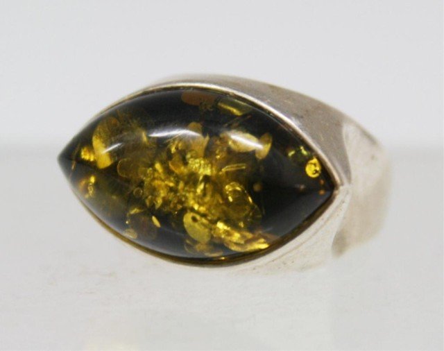 925 Sterling Silver Ring: A 925 sterling silver and yellow stone ring (possibly amber); marked. Dimensions: size 6; stone 1/2" L x 7/8" W