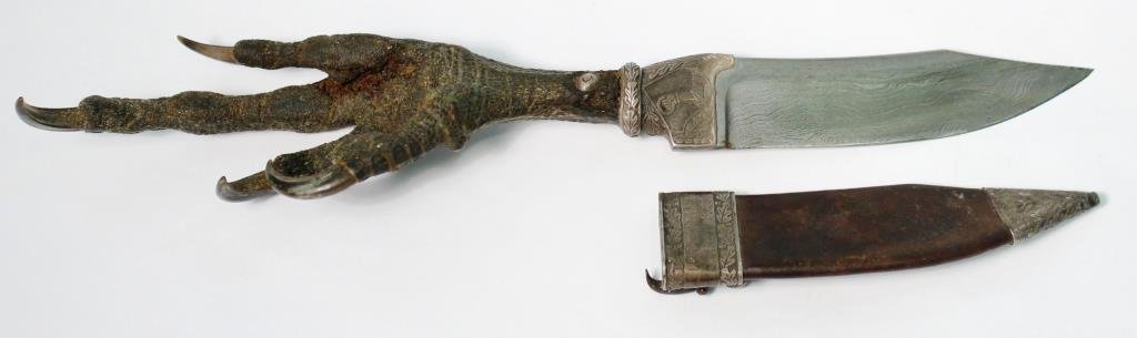 Germanic Raptor Claw-Handled Dagger in Sheath: The vintage weapon with a short curved Damascene steel blade with heavy wave patterns, the silver guard engraved on one side with an eagle head, on the other with an armorial arm in armor, embowed, ho