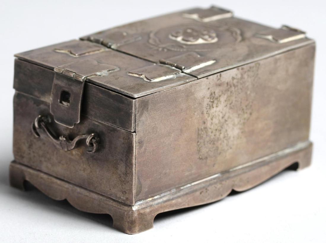 Chinese Antique Export Silver Makeup Compact (1 of 7)