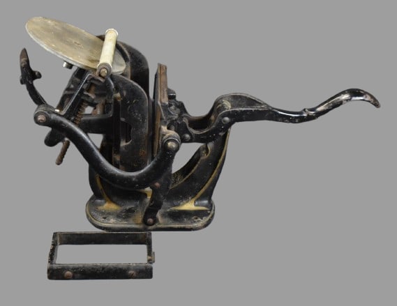 Cast Iron table top printing press w/ roller (1 of 8)