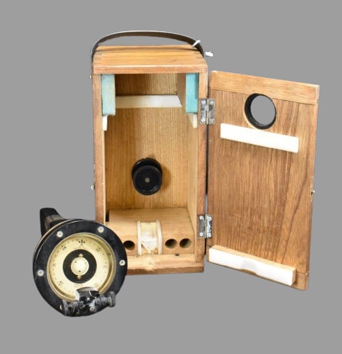 Saura Tokoyo HB-65G Gold Special Hand Bearing Compass in wood box (1 of 11)