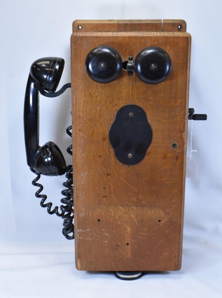 Old wooden wall crank telephone (1 of 6)