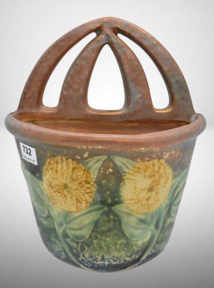 Roseville Sunflower 1265-7" wall pocket (1 of 5)