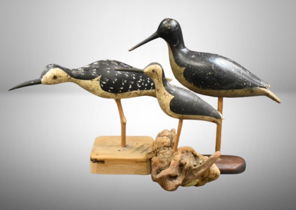 (3) Folk Art wooden handcarved and painted sand pipers: (3) Folk Art wooden handcarved and painted sand pipers;