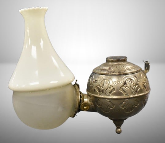 Vintage Angle wall mount kerosene lamp, metal component in the Fleur-de-Lis pattern (1 of 10)