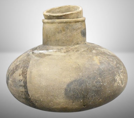 Pre-Columbian Native American Indian water bottle and cover (1 of 11)