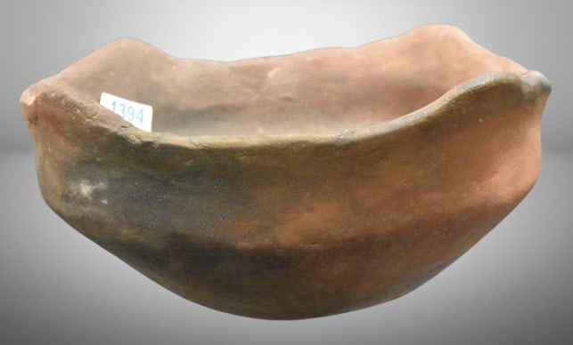 Pre-Columbian Native American Indian bowl: Pre-Columbian Native American Indian bowl; 2"h x 6.5"w; **FROM THE GALEN NICHOLS COLLECTION WE HAVE RELIED ON GALEN HEAVILY FOR WHAT DETAILS AND PROVENANCE WE HAVE SHARED. GALEN HAS COLLECTED FOR OVER