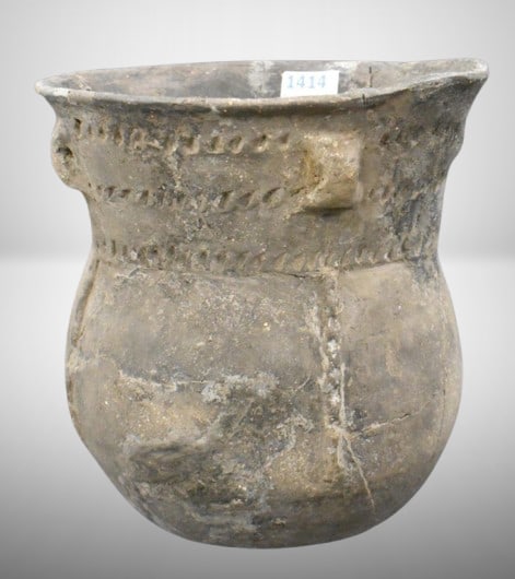 Pre-Columbian Native American pot (1 of 7)