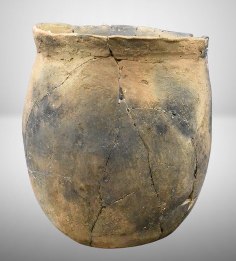 Pre-Columbian clay pottery 6" pot (1 of 7)