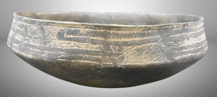 Pre-Columbian Native American kneading bowl (1 of 8)