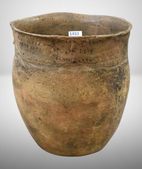 Native American Indian pottery 7.5"h pot (1 of 7)