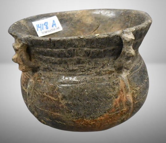 Pre-Columbian Native American Indian pot (1 of 7)