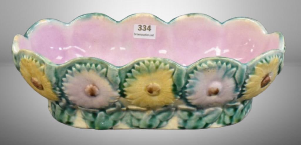 Mrkd. Etruscan Majolica Daisy low bowl; 8.5" x 4.5" x 2.5" tall. Please use pictures as part of the (1 of 7)