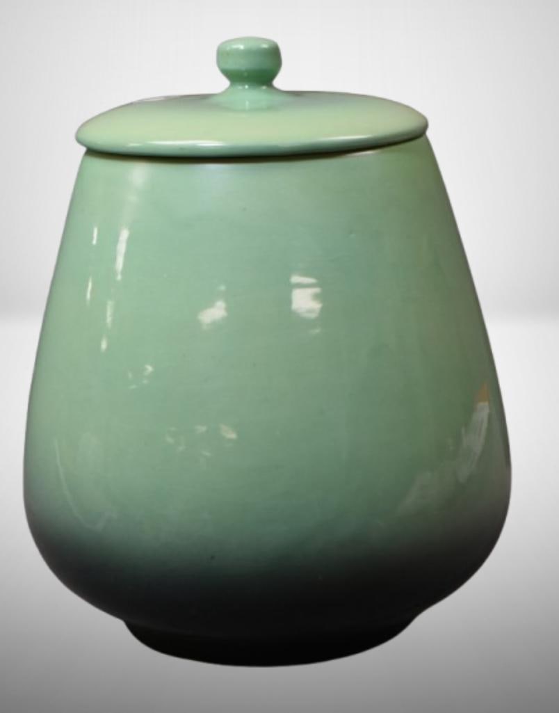 Roseville Raymor 20 cookie jar, green: Roseville Raymor 20 cookie jar, green; . Please use pictures as part of the description. Brown Auction attempts to call any flaw that can affect the value of each piece. It is the buyer's responsibili