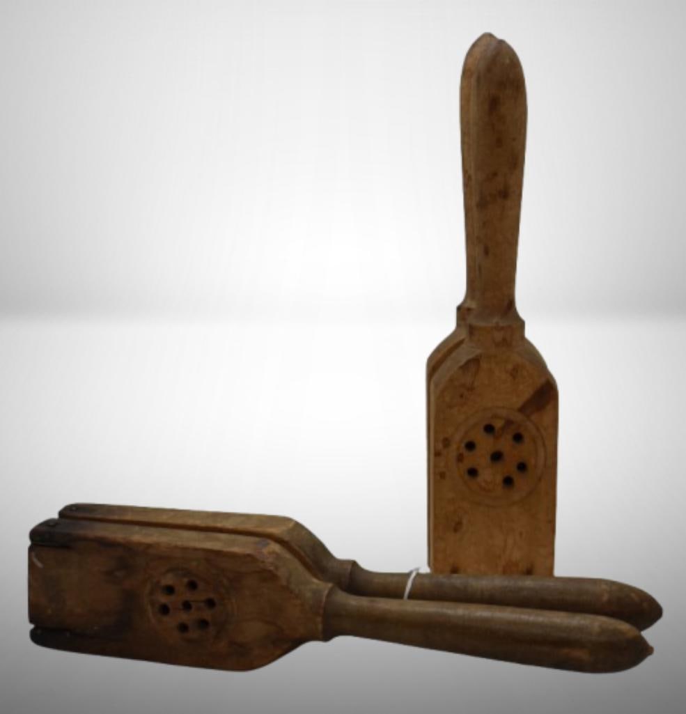 (2) Wood lemon presses, 10.5"l: (2) Wood lemon presses, 10.5"l; ; Items as pictured