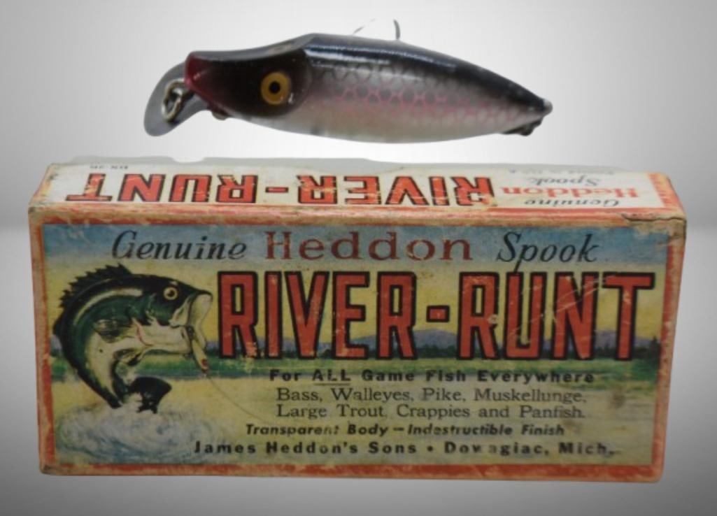 Heddon River Runt fishing lure with box and pocket catalog (1 of 12)