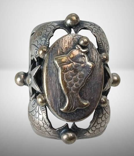 Hallmarked Silver Ring with Fish Motif (1 of 10)